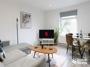 Modern 2 Bed Apartment By Smooth Stays Short Lets & Serviced Accommodation Preston With Parking Near Train Station